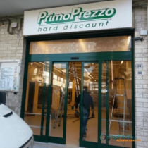 foto lavoro negozio primo prezzo hard discount